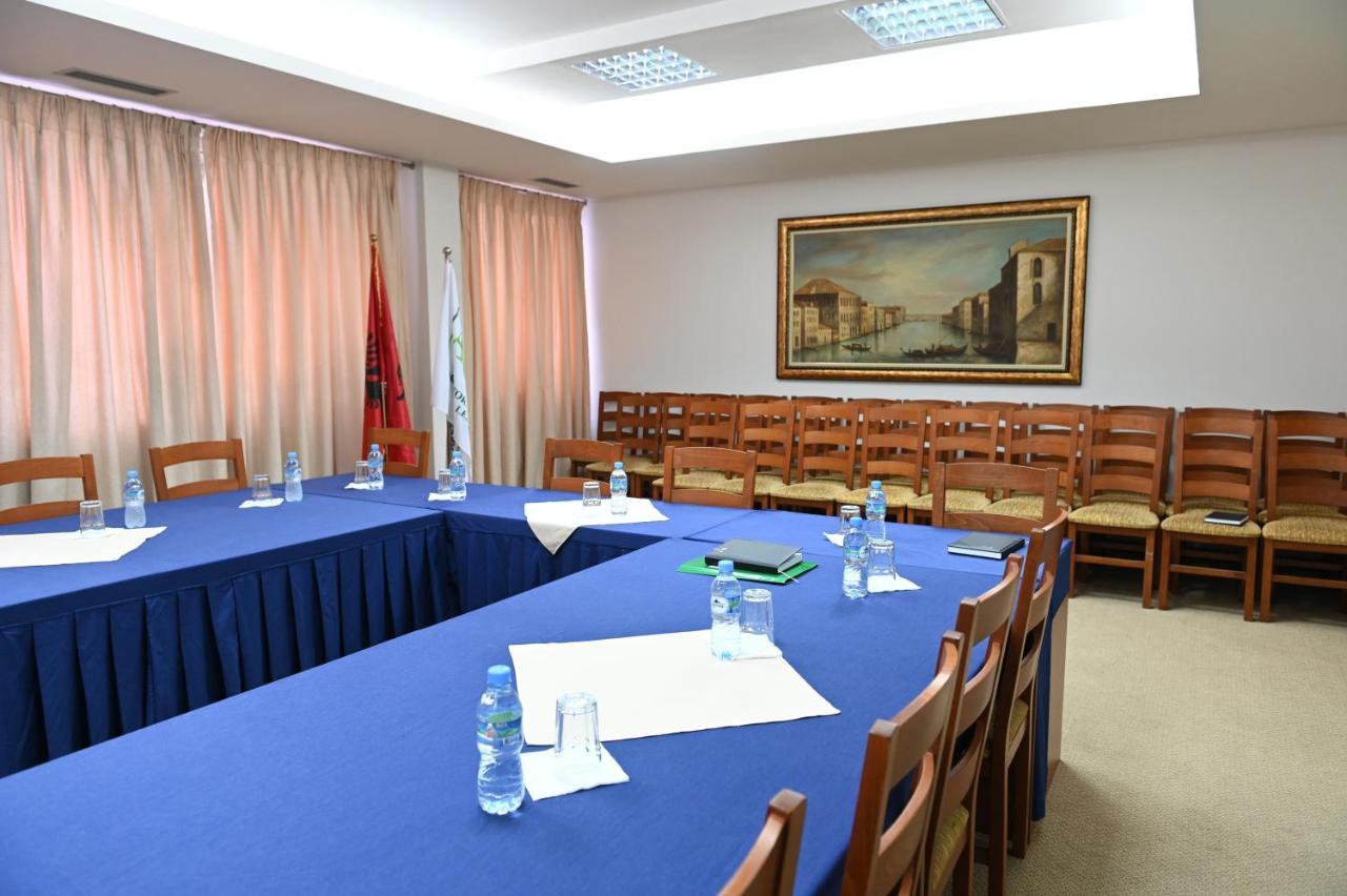Hotel Liss Lezhë Zewnętrze zdjęcie