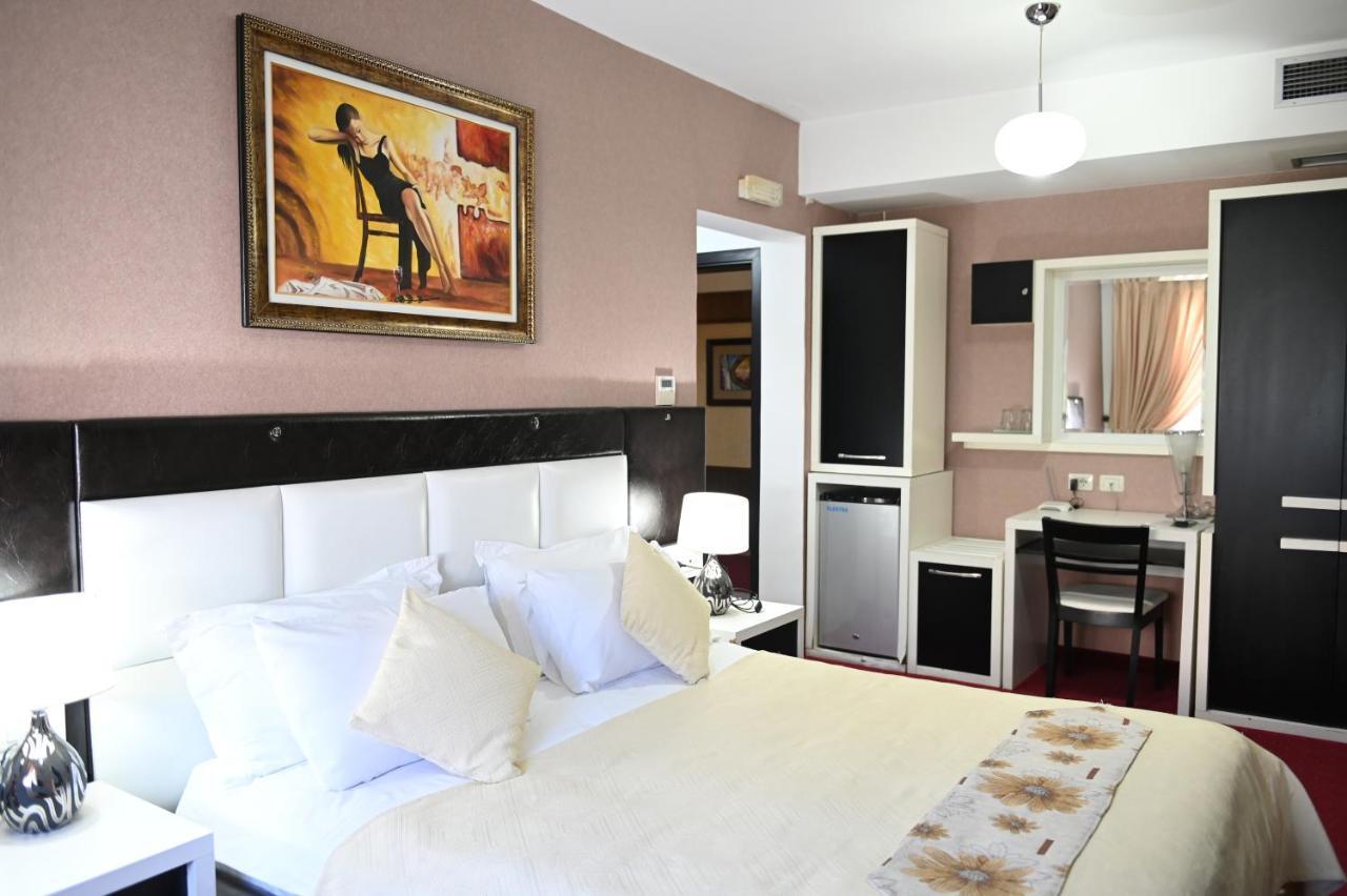 Hotel Liss Lezhë Zewnętrze zdjęcie