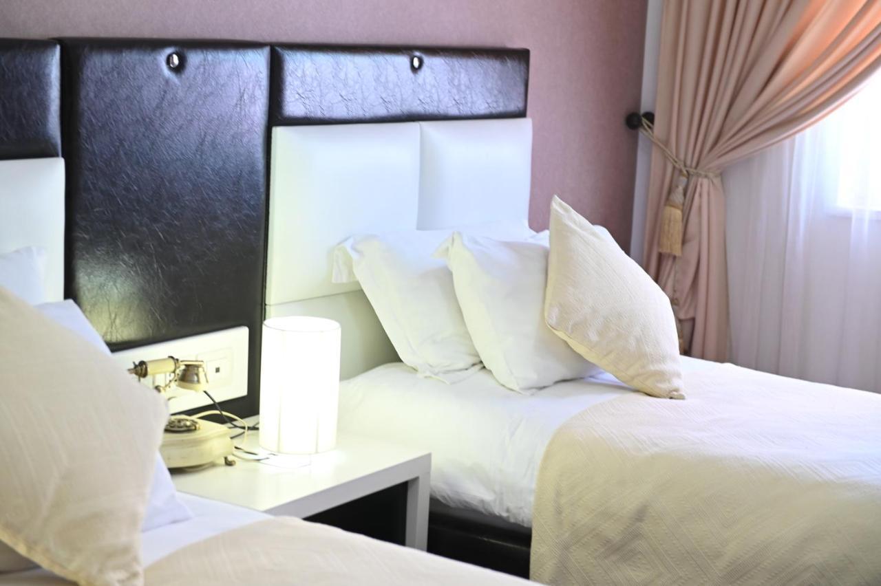 Hotel Liss Lezhë Zewnętrze zdjęcie
