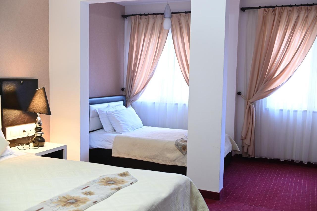 Hotel Liss Lezhë Zewnętrze zdjęcie
