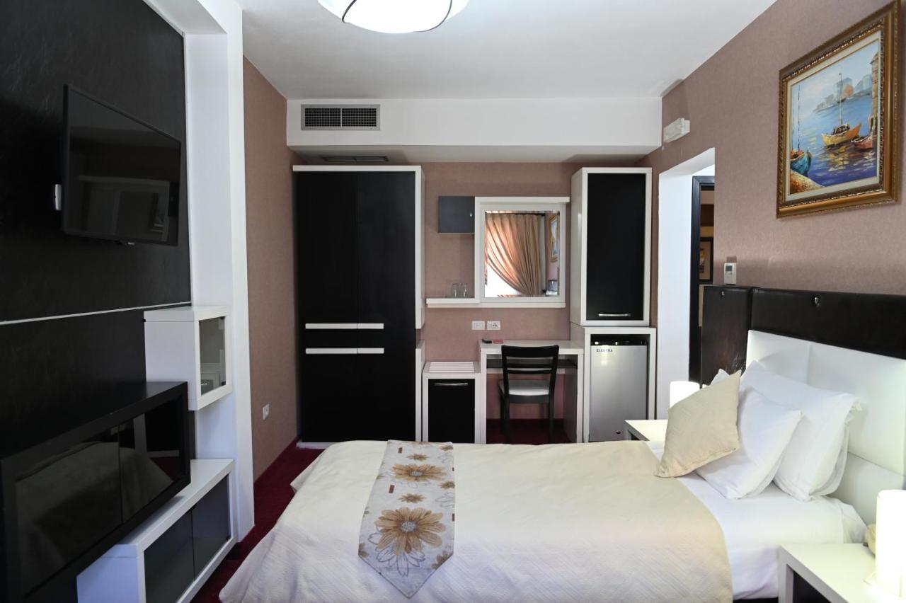 Hotel Liss Lezhë Zewnętrze zdjęcie