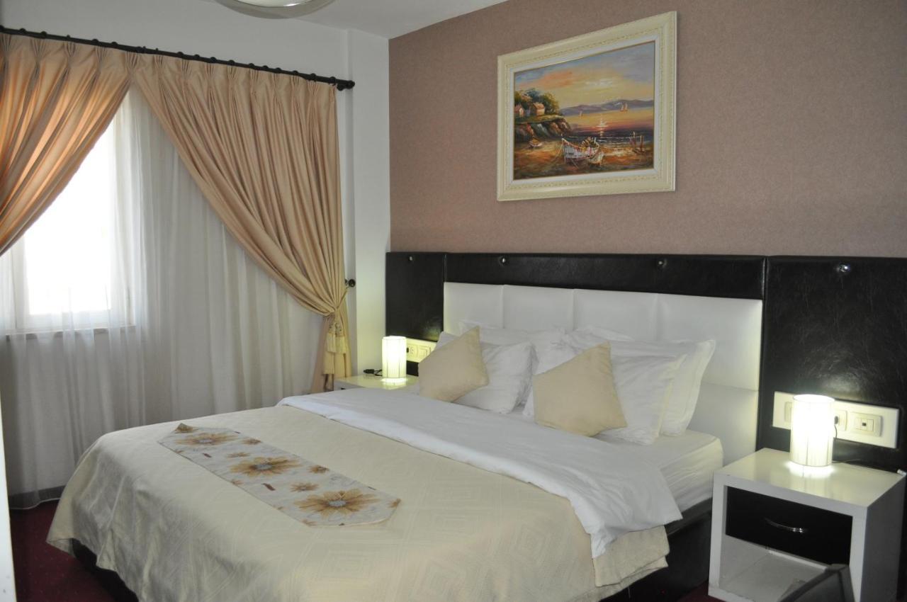 Hotel Liss Lezhë Zewnętrze zdjęcie